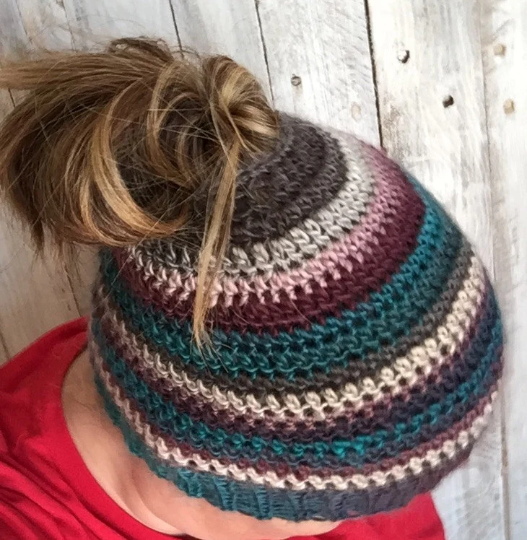 Messy bun hat pattern, crochet pattern, endless Simole Messy Bun hat pattern, ponytail hat pattern, messy hat, messy bun hat, ponytail hat